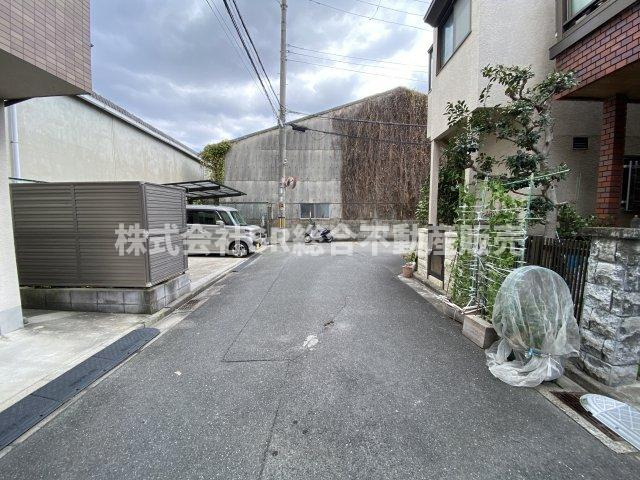 稲葉1丁目中古戸建の前面道路含む現地写真|前面道路含む現地写真です
