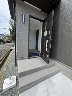 【玄関】 | 神戸市西区南別府4丁目　新築戸建B号棟　仲介手数料無料！ | 毎日通る玄関はこちらです