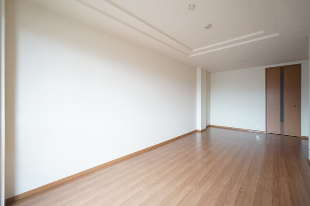 パレスコートの居間・リビング|お電話でのご予約がスムーズです！