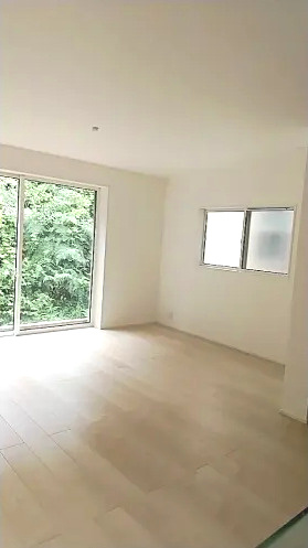 佐伯区三宅3丁目　№36528の居間・リビング|ＬＤＫ19.8帖
ダイニングテーブルやソファを
置いてもゆとりがあります。