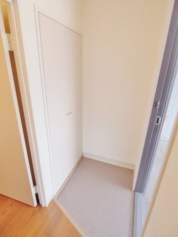 安芸郡海田町畝１丁目のアパートの玄関