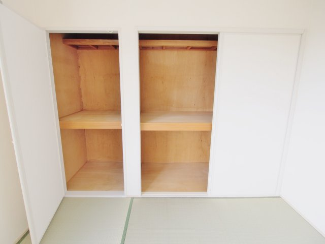 安芸郡海田町畝１丁目のアパートの収納
