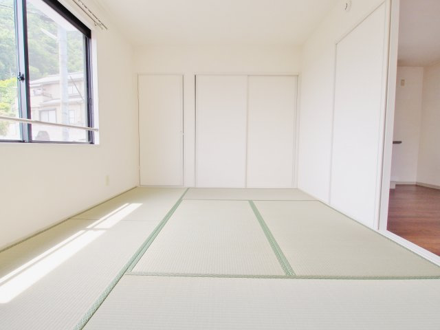 安芸郡海田町畝１丁目のアパートの和室