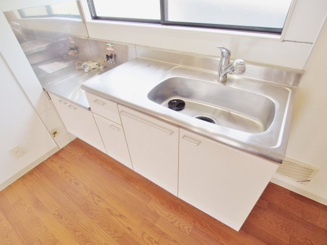 安芸郡海田町畝１丁目のアパートのキッチン