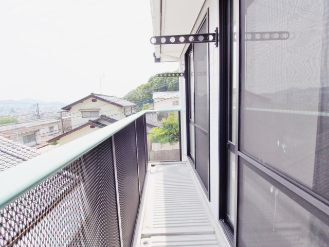 安芸郡海田町畝１丁目のアパートのバルコニー