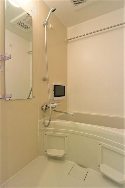 ＲＥＧＡＬＥＳＴ　白鳥の浴室