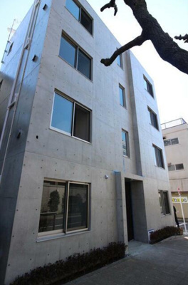 【外観】 | プリエール井荻 | 鉄筋コンクリート造のがっちりとした建物。