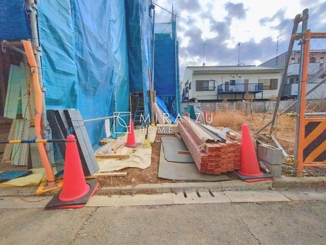 【前面道路含む現地写真】 | 青く澄み渡った綺麗な空と、陽の光をたっぷりと受ける、そんな新築住宅で新生活をスタートしてみませんか？見学・ご相談等、ミライズホーム(株)までお気軽にご連絡下さい♪