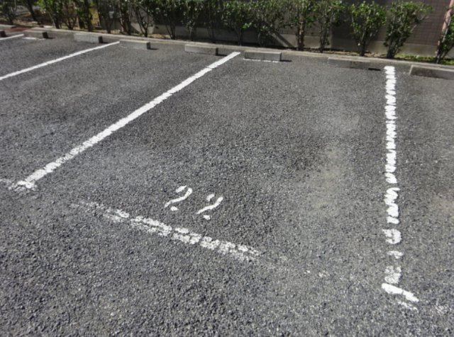 アグロスの駐車場