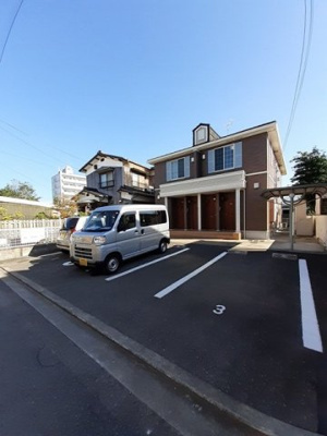 【駐車場】 | ベル・アロッジオ | 車をお持ちの方に嬉しい駐車場付きの物件です