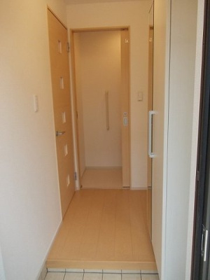 【玄関】 | フロイデ北斎院 | 収納もある玄関です