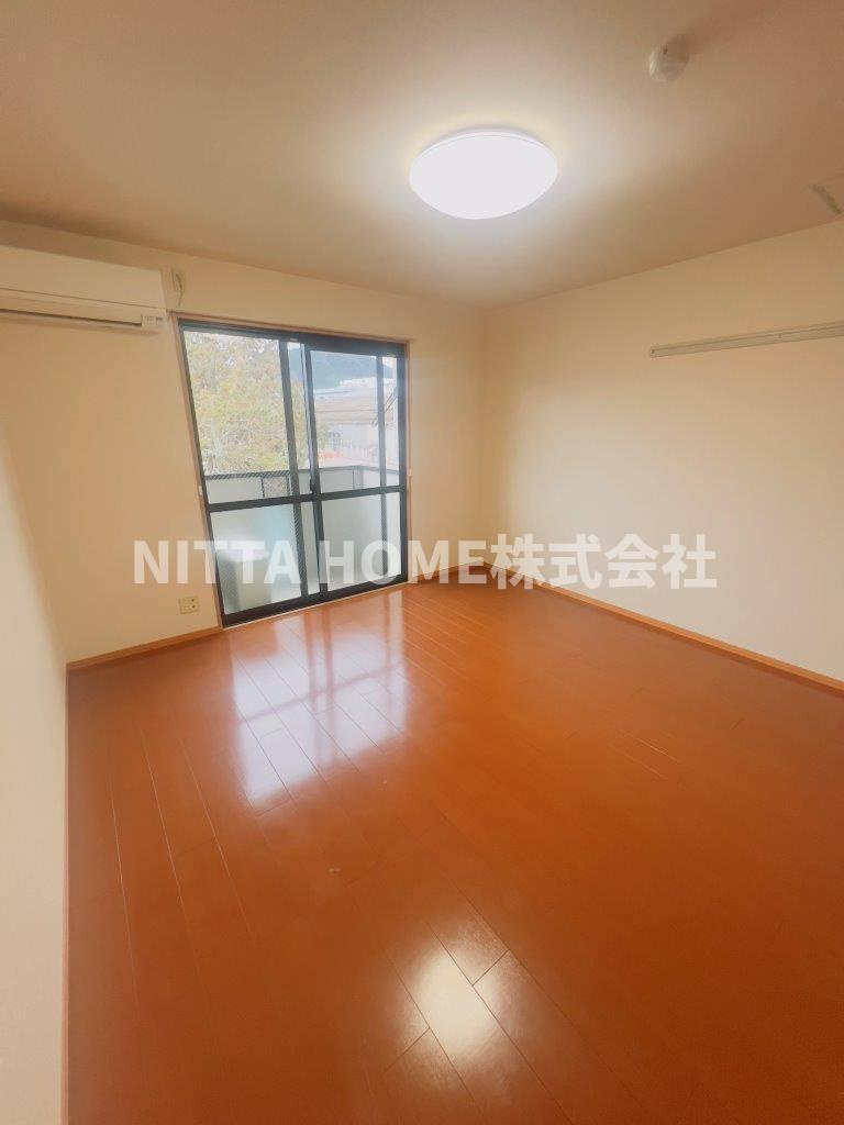 ＲＩＯ ＡＯＮＯⅠ号館 の居間・リビング|８帖の洋室になります☆