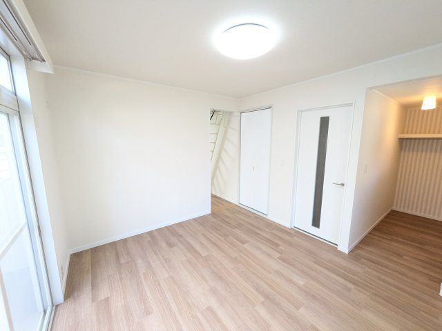 フラットさつきの洋室