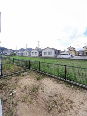 【庭】 | パルク・フローランテ | 簡単な家庭菜園も楽しめるお庭です