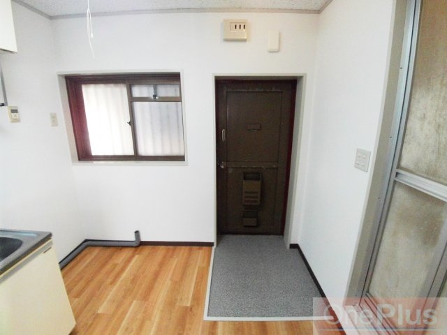 大石北町マンションの玄関