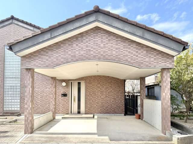 【中古戸建】前橋市青柳町の外観|■ガレージ｜ガレージ付きのオウチ☆屋根付きなので、愛車もしっかり守れます＾＾