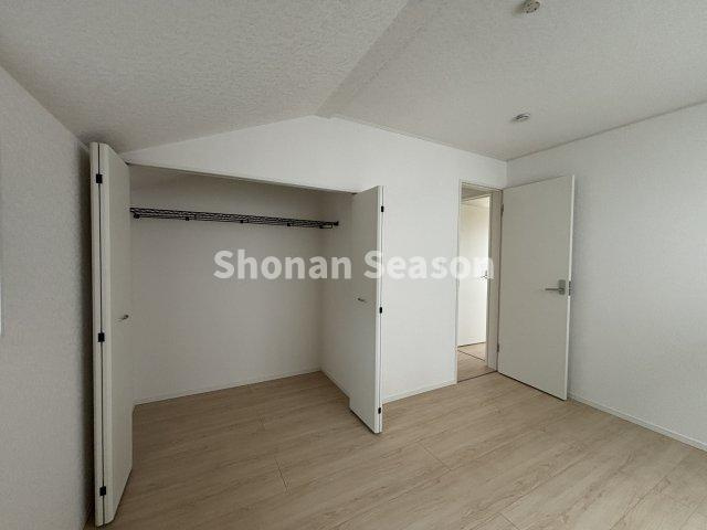 【洋室】 | 全室クローゼット収納を完備◎
お部屋が物であふれ返る心配が要りません♪