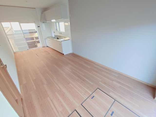 逢坂4丁目戸建の居間・リビング