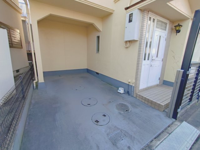 逢坂4丁目戸建の駐車場