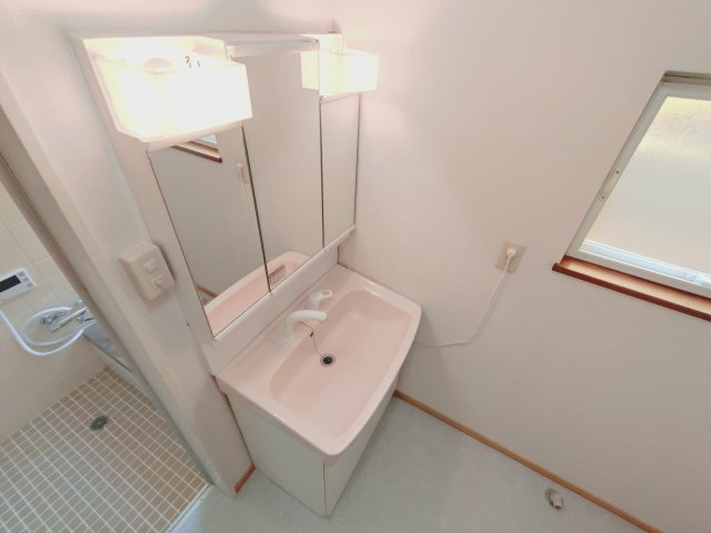 逢坂4丁目戸建の独立洗面台