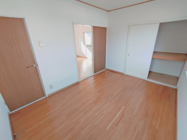 逢坂4丁目戸建の洋室