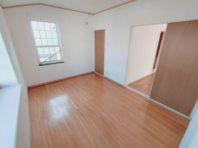 逢坂4丁目戸建の洋室