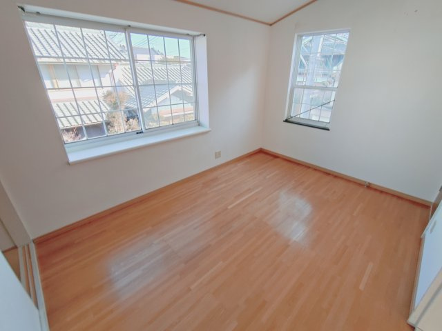 逢坂4丁目戸建の洋室