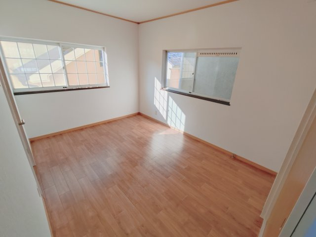 逢坂4丁目戸建の洋室