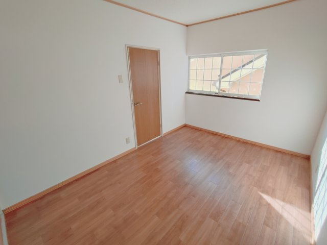 逢坂4丁目戸建の洋室