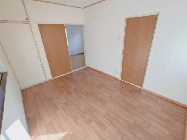 逢坂4丁目戸建の洋室