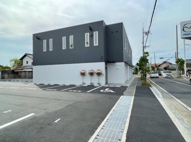 近江八幡市出町の事務所の外観|外観もきれいです