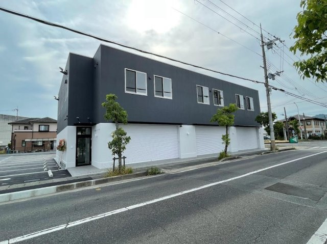 近江八幡市出町の事務所の駐車場|駐車スペースもあります