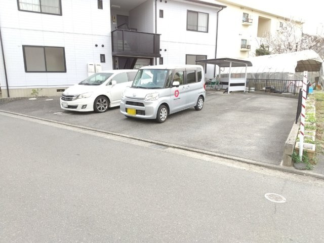 ディアスバンノの駐車場