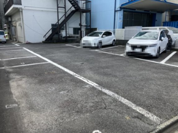 マルカビルの駐車場