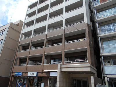 【外観】 | ステージファースト中野駅前 | 鉄筋コンクリート造のがっちりとした建物。