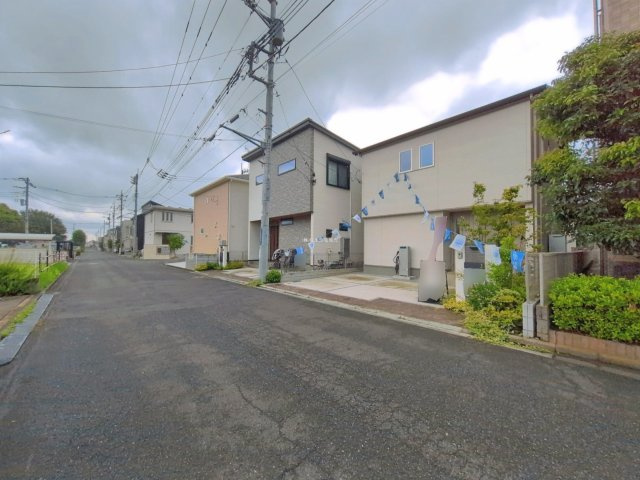 ふじみ野市駒林元町２丁目の中古一戸建の前面道路含む現地写真