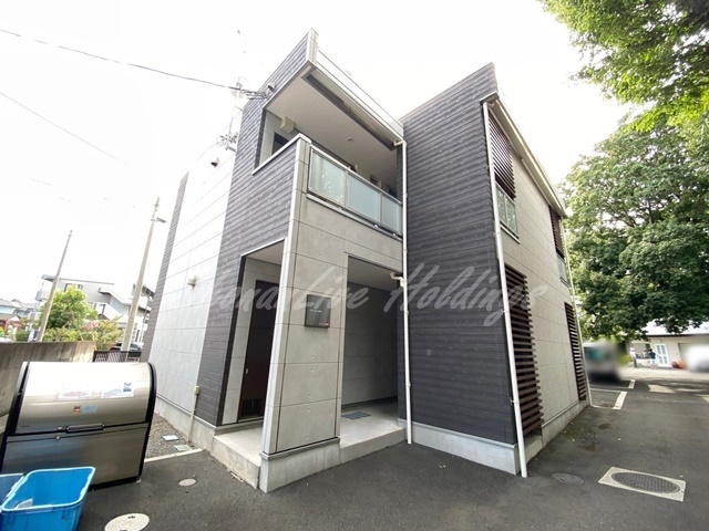 藤沢市円行のアパートの外観|敷地内にゴミ置き場♪