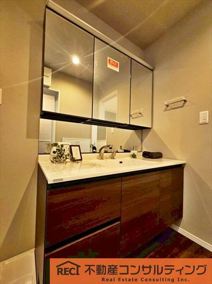 神戸市灘区青谷町3丁目　新築戸建の独立洗面台