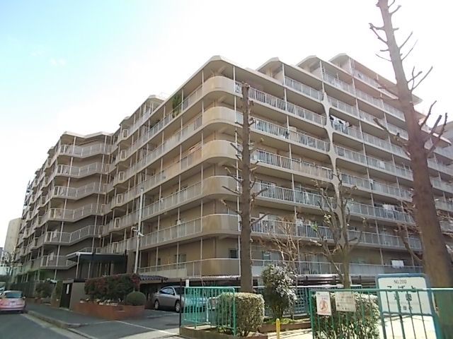 緑地公園グランドコーポの外観