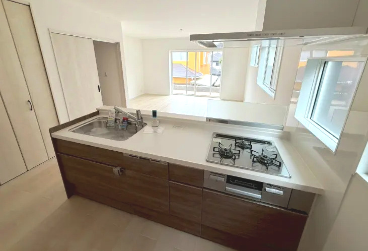 佐伯区三宅5丁目　№36530のキッチン|リビング全体を見渡せる
対面式キッチンです。