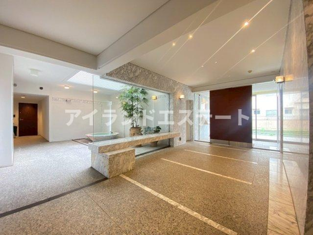 SOCIETY KAKINOKIZAKA ANNEX　敷地内駐車場有　オートロック　ファミリー向けのロビー