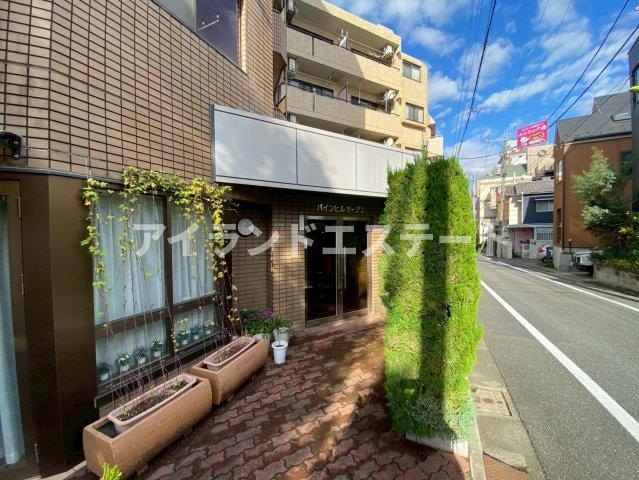 パインヒルガーデン　防音室付き　楽器相談可　オートロックのエントランス