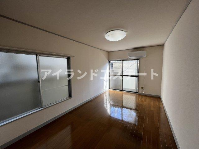 10FLATS　駅近　室内洗濯機置場　南向きの居間・リビング