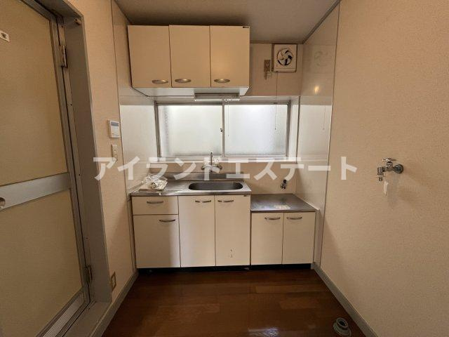 10FLATS　駅近　室内洗濯機置場　南向きのキッチン