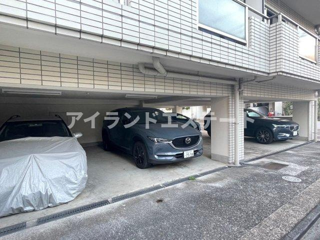 ミキハウス　オートロック　独立洗面台　角部屋の駐車場