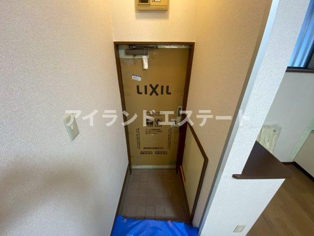 ハイム清芳　宅配BOX　陽当たり良好　バストイレ別の玄関