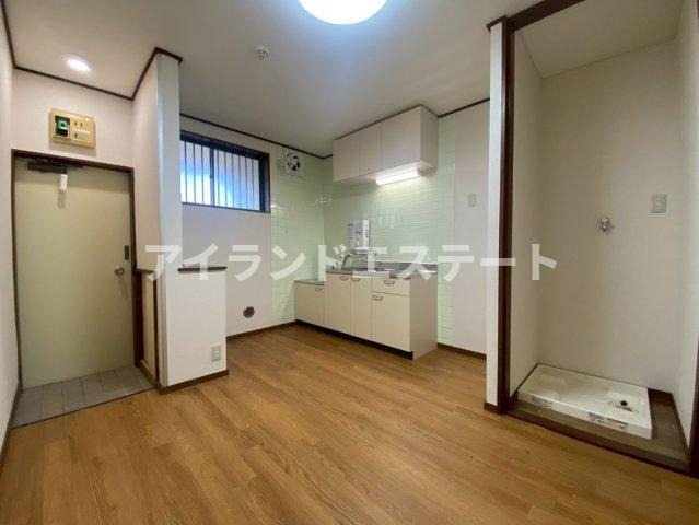 ハイム清芳　宅配BOX　陽当たり良好　独立洗面台の居間・リビング