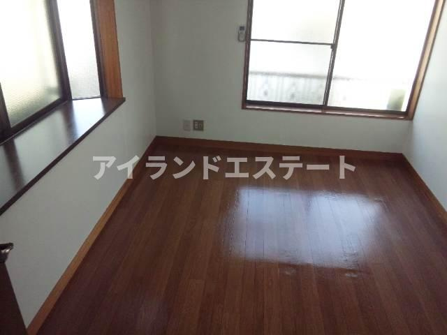 シャンデール　角部屋　最上階　学生おすすめ　の居間・リビング