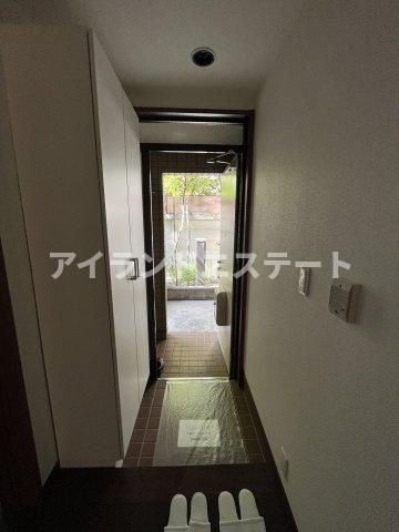 ヴィク駒沢　駅近　専用庭　角部屋の玄関