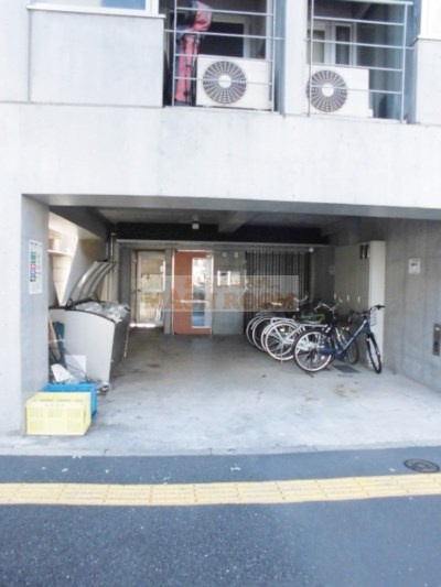 杉並区上荻２丁目の賃貸マンションのエントランス